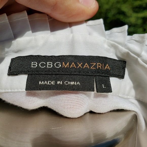 BCBG MAX AZRIA - Ruffle Front Long Sleeve Blouse!! - Picture 4 of 8